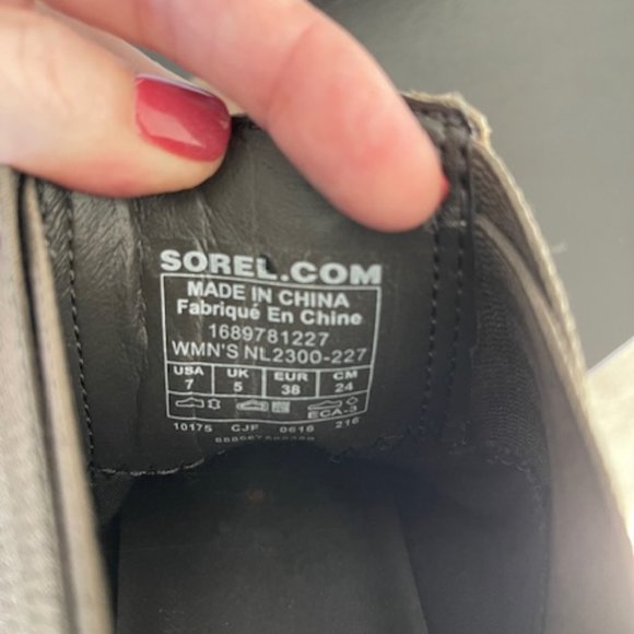 SOREL Boots - Picture 5 of 6